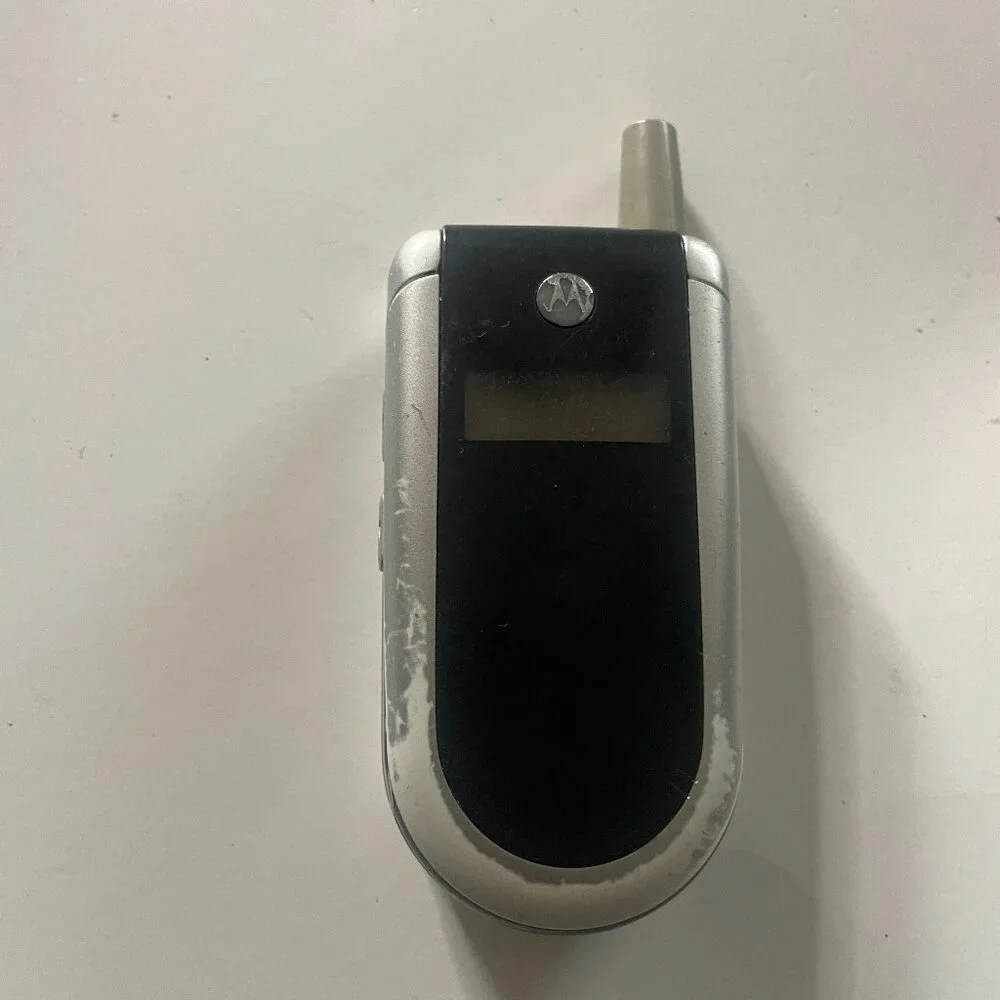Motorola Vintage V180 Flip Phones (2-Phones).